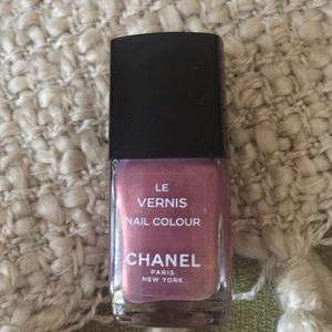 BRAND NEW w/oUt tags-CHANEL POLISH, RUBIN RIBBONS