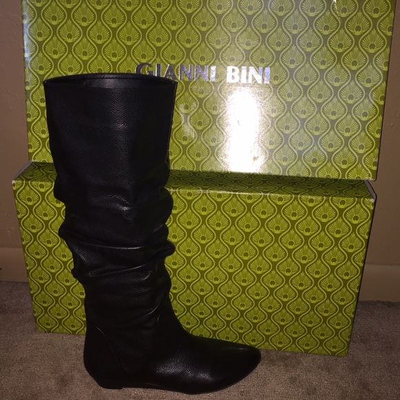 Black leather Gianni Bini boots