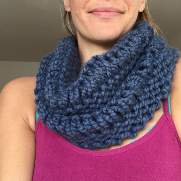 💕final sale💕NWOT Hand knit infinity neck scarf