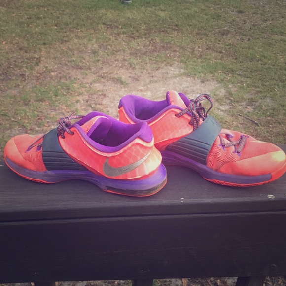 They been worn a lot but time for new owner - Picture 1 of 4