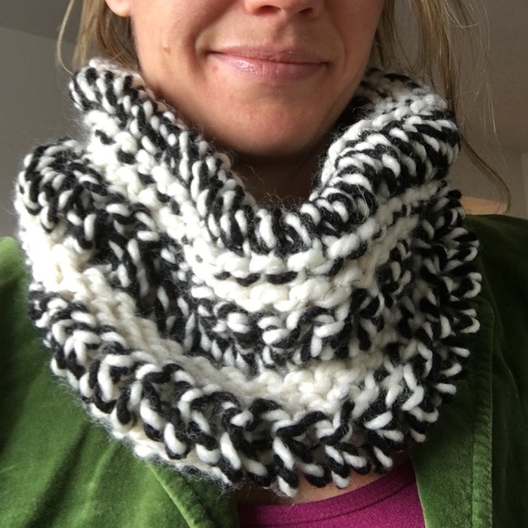 💕final sale💕Hand knit Infinity scarf