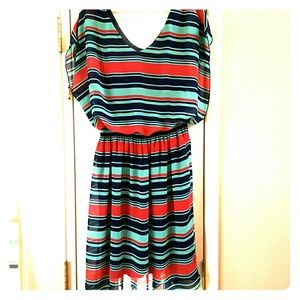 Valerie Bertinelli Sleeveless slouch-waisted Dress