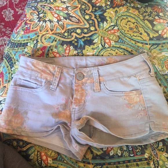 Size 00 American eagle shorts