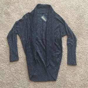 Never worn sweater perfect w leggings!