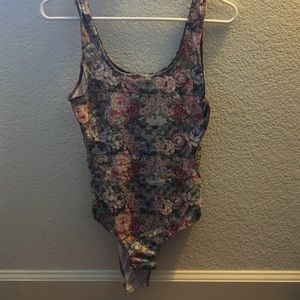 URBAN OUTFITTERS - FLORAL JUMPSUIT