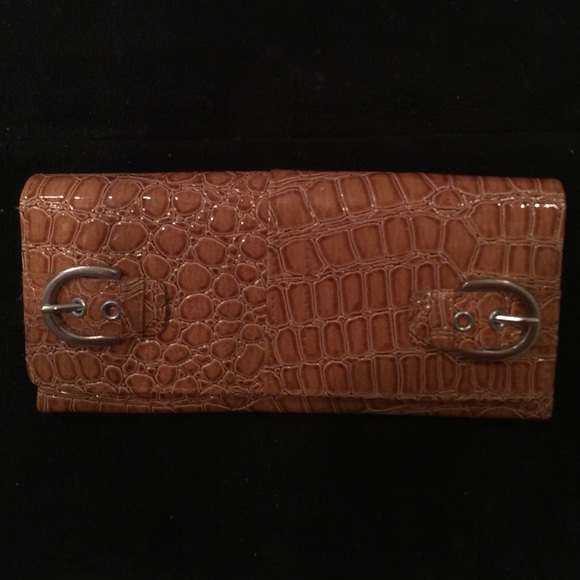 PRICE ⬇️ NWOT Tan/Brown Snakeskin Print Wallet
