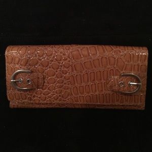PRICE ⬇️ NWOT Tan/Brown Snakeskin Print Wallet