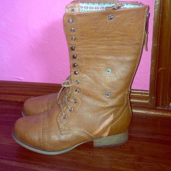 Combat boots