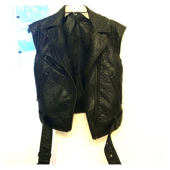⚡️⭐️ H&M FAUX LEATHER VEST ⭐️⚡️