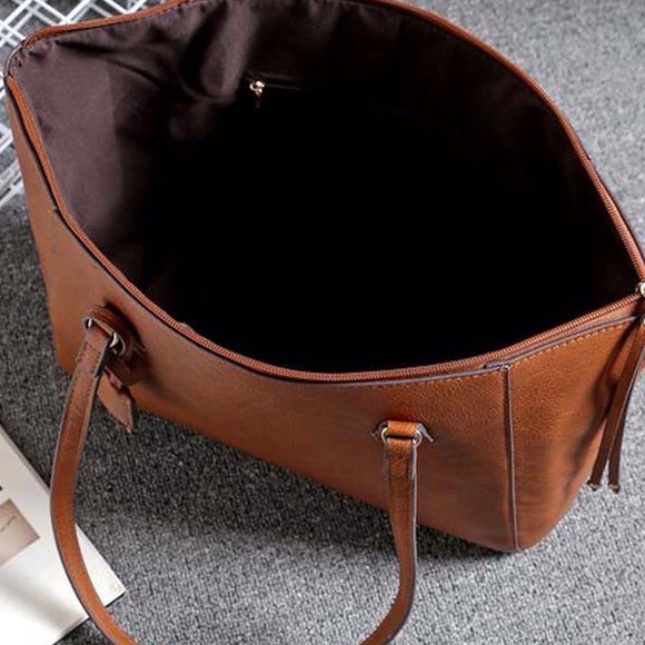 ๐HOST PICK 11-21-16๐ Shoulder Bag ๐ - Picture 2 of 2