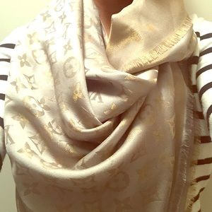 Louis Vuitton Monogram Shine Shawl