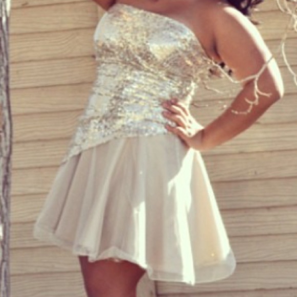 ‼️FIRM PRICE‼️Gold Strapless dress - Picture 2 of 2