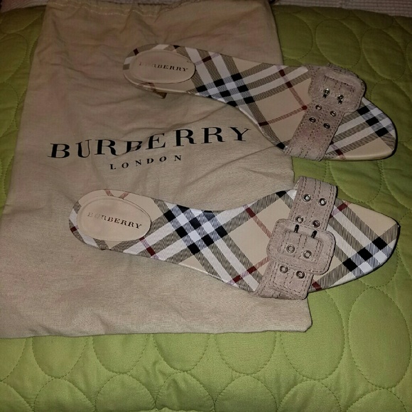 Burberry flats size 38 1/2 (8.5)
