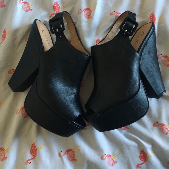 Black candies chunky heel.