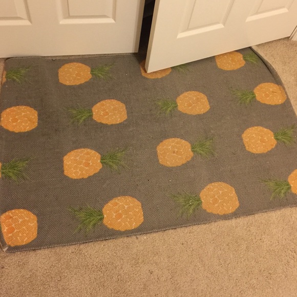 Free People Other - Small reversible pineapple rug