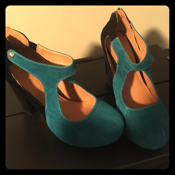 Beautiful retro style platform heels.