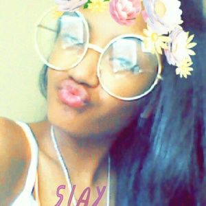 Meet your Posher, Amina