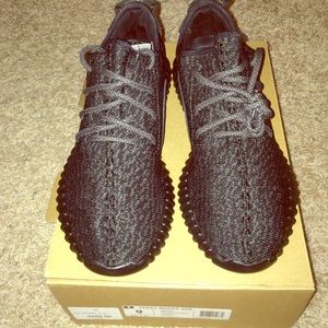 Authentic Yeezy Boost 350 (Pirates)