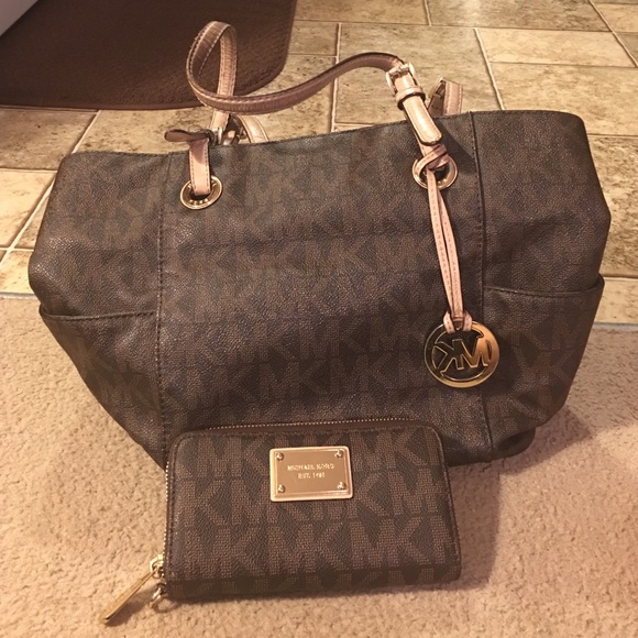 Michael kors matching set. Small stain inside