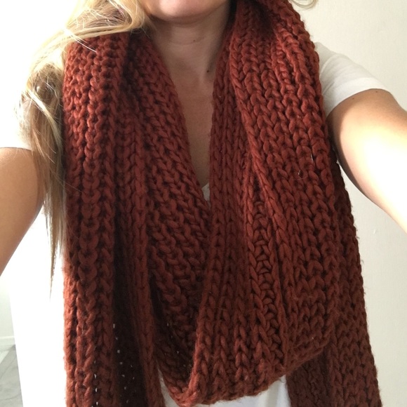 Knit scarf