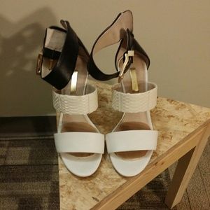 CLEARANCE!! Cute Vince Camuto leather heels!