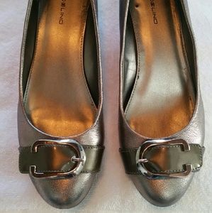 Bandolino Jobey Silver Wedges