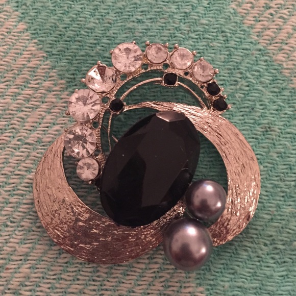 Jewel brooch