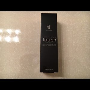 Touch mineral liquid foundation