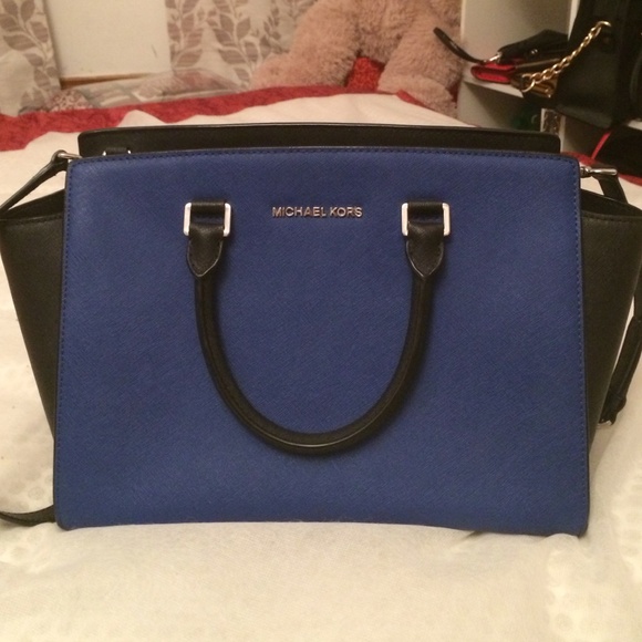 Michael Kors Handbags - Mk bag