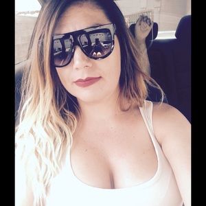 Meet your Posher, Desiree