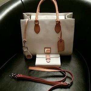 D&B white leather purse