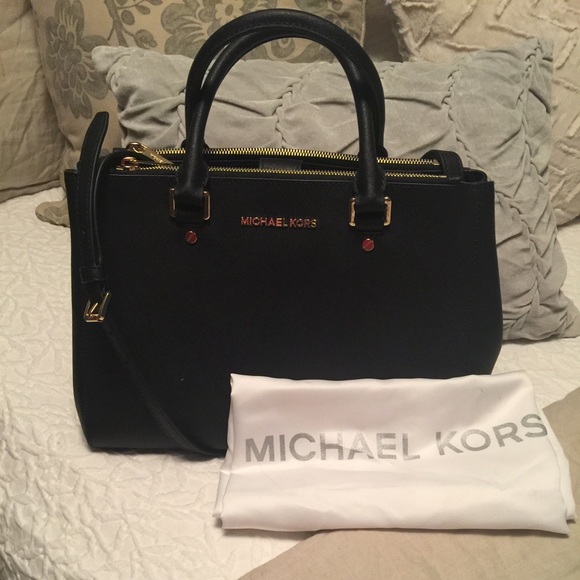 Michael Kors Handbags - Michael Kors medium Sutton bag
