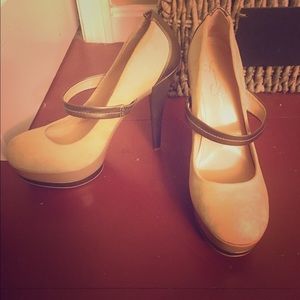 Jessica Simpson heels