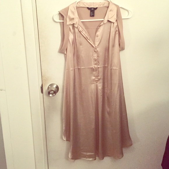 Silky knee length sleeveless shirt