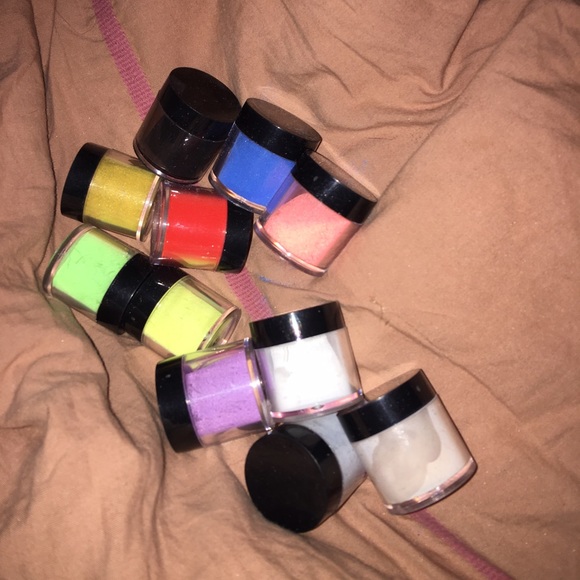 11 Acrylic powders!