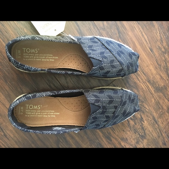 Brand new TOMS 💗