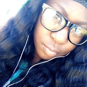 Meet your Posher, Dominique