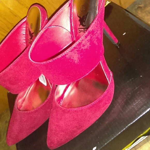 Sexy Red Heels - Picture 2 of 4