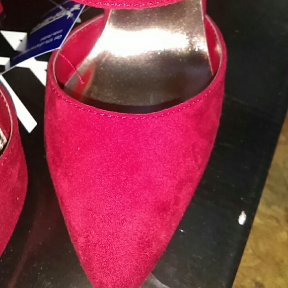 Sexy Red Heels - Picture 3 of 4