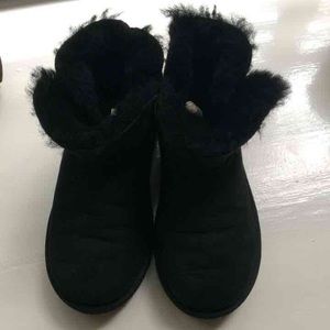 Short Bailey button Uggs