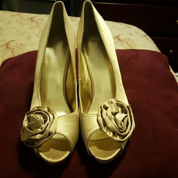 shoes - Picture 1 of 3