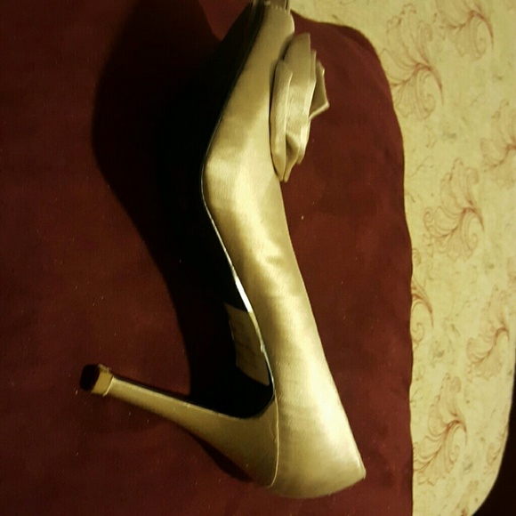 shoes - Picture 2 of 3