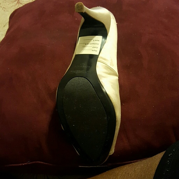 shoes - Picture 3 of 3