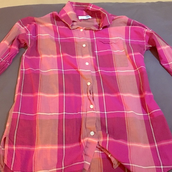 Old Navy Medium tall button Up Shirt, super cute!