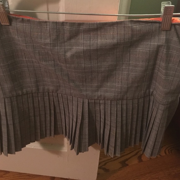Elie Tahari mini skirt