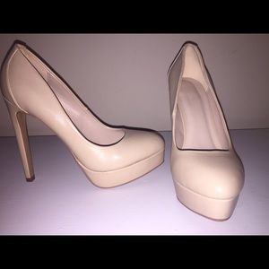 Nude Pumps