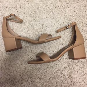 Steve Madden low heel tan sandal size 5.5