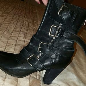 Heel boots