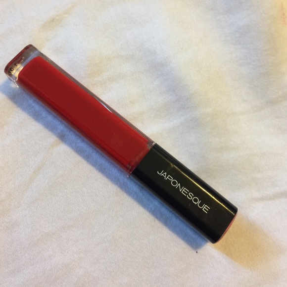 Red lip lacquer.
