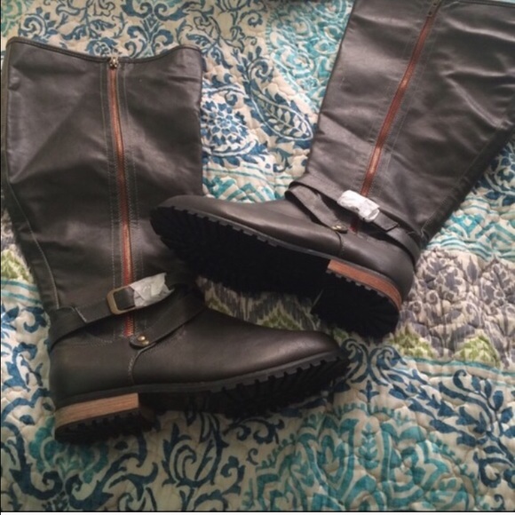 Wide Calf Gray Boots